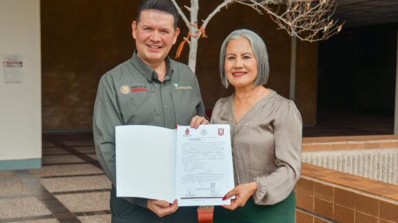 Listo el título de propiedad para la construcción de un nuevo hospital en Guamúchil; alcaldesa hace entrega del documento