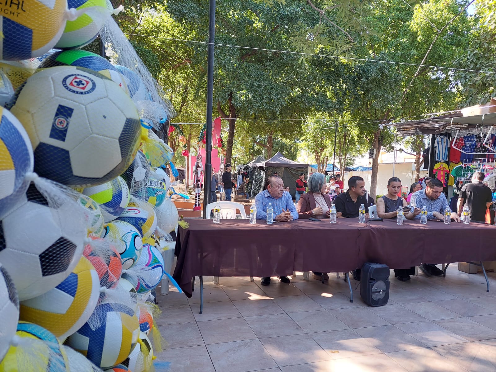 Verbeneros donan 700 pelotas al DIF