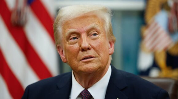 Trump acusa a Canadá de imponer altos aranceles a agricultores de EU
