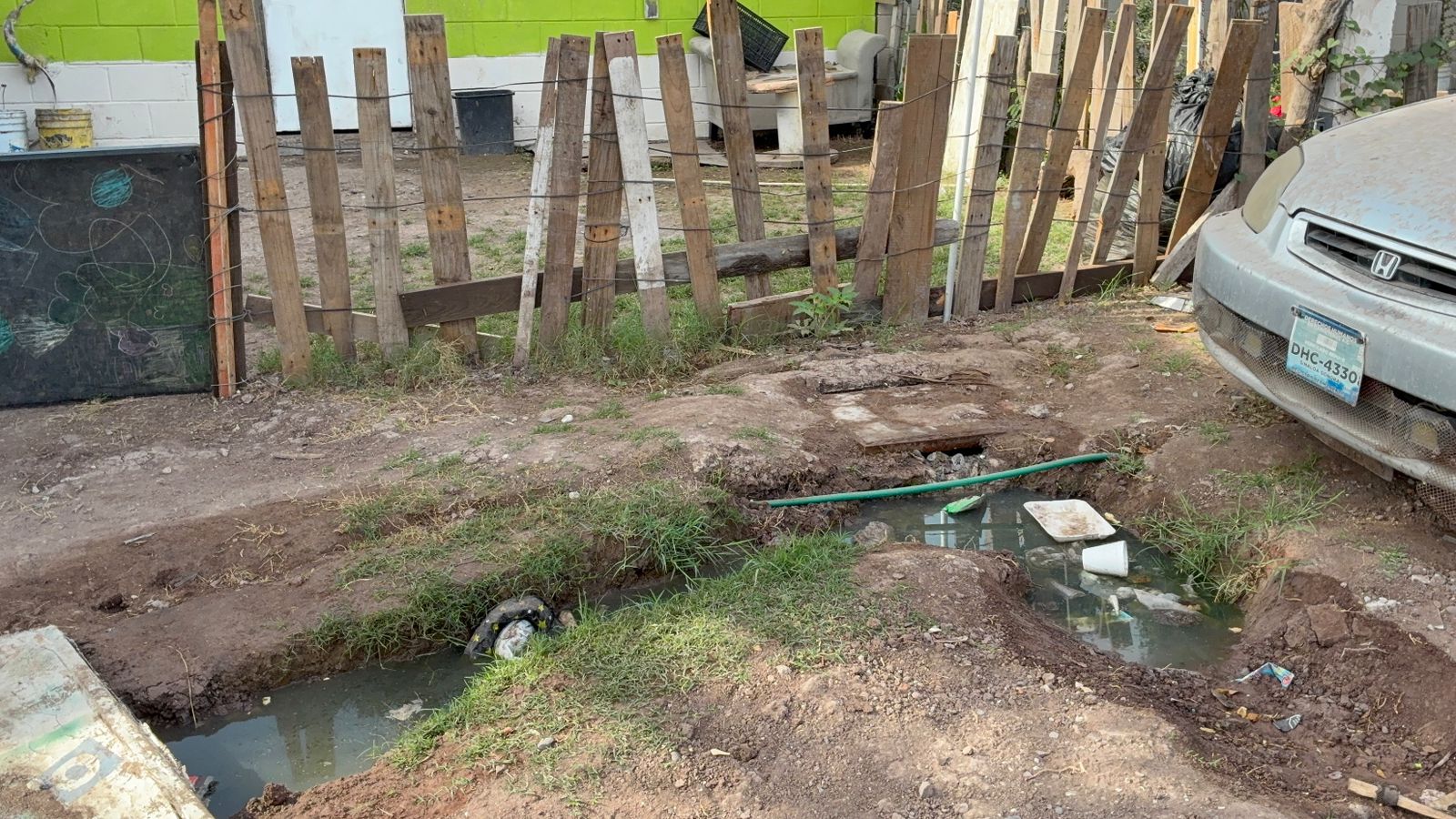 Drenaje colapsado en el fraccionamiento Virreyes, en Los Mochis