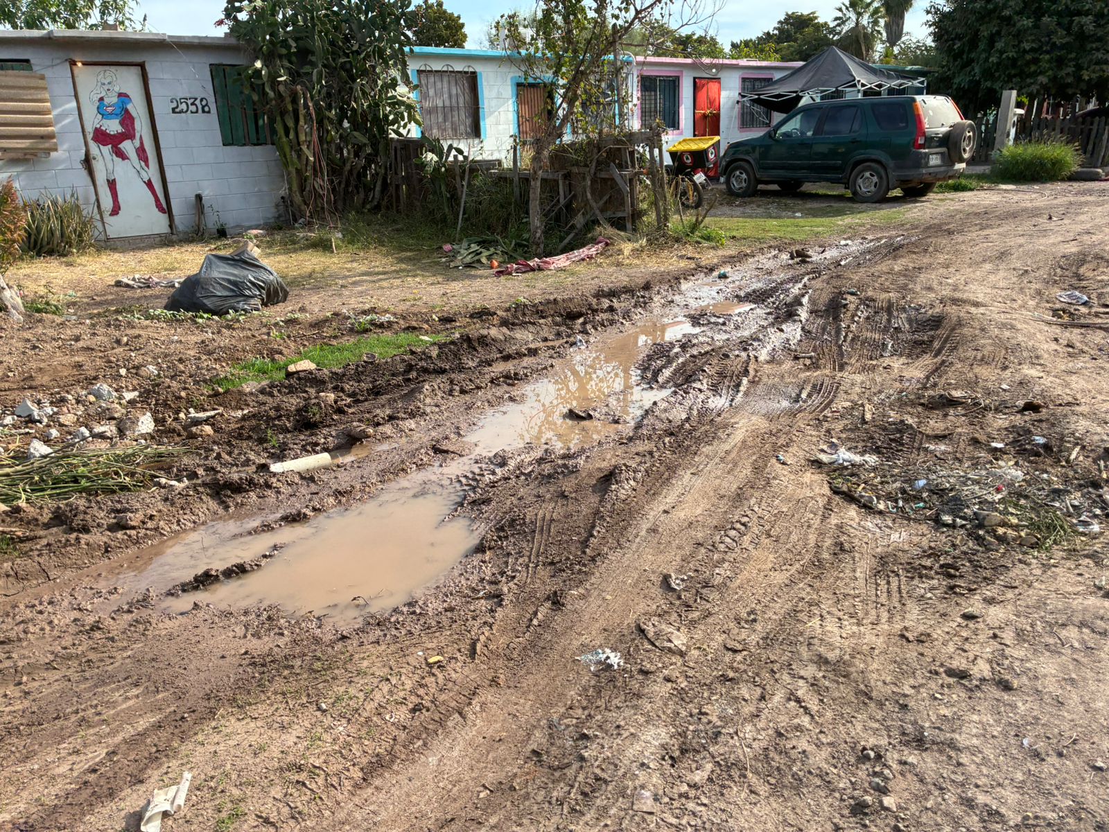 Drenaje colapsado en el fraccionamiento Virreyes, en Los Mochis