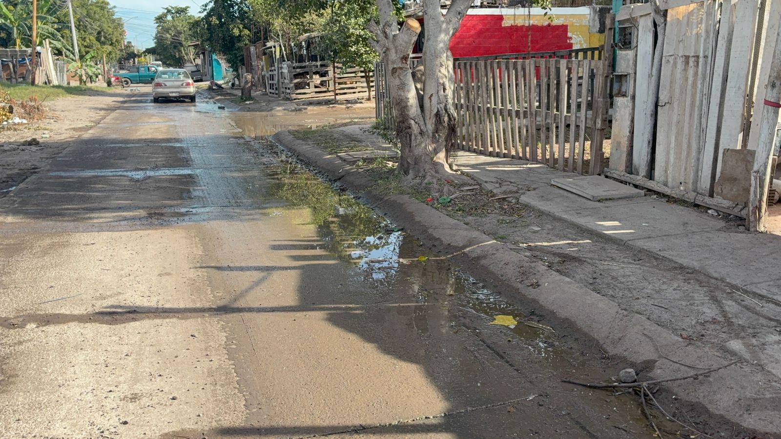 Drenaje colapsado en el fraccionamiento Virreyes, en Los Mochis