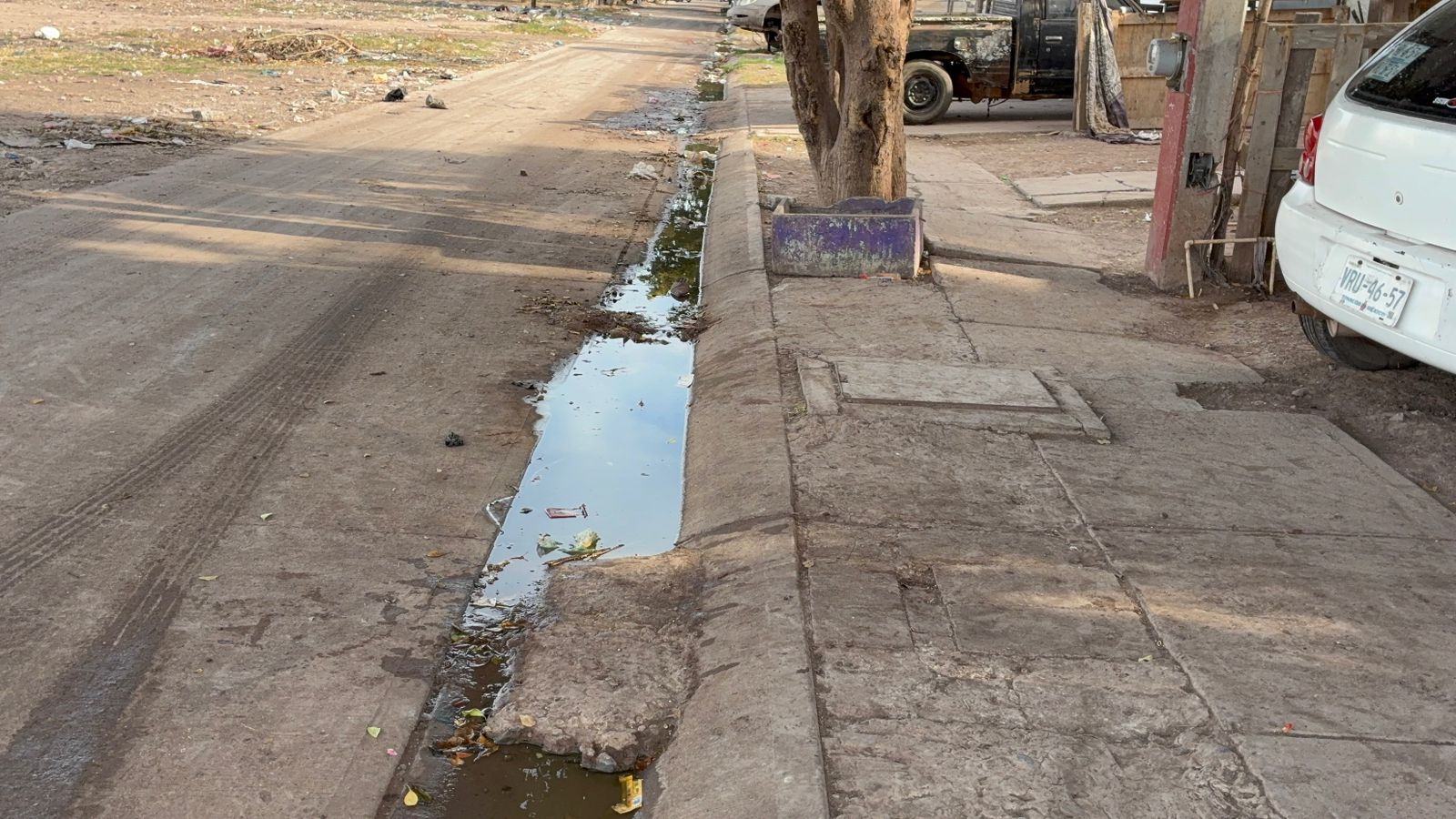 Drenaje colapsado en el fraccionamiento Virreyes, en Los Mochis
