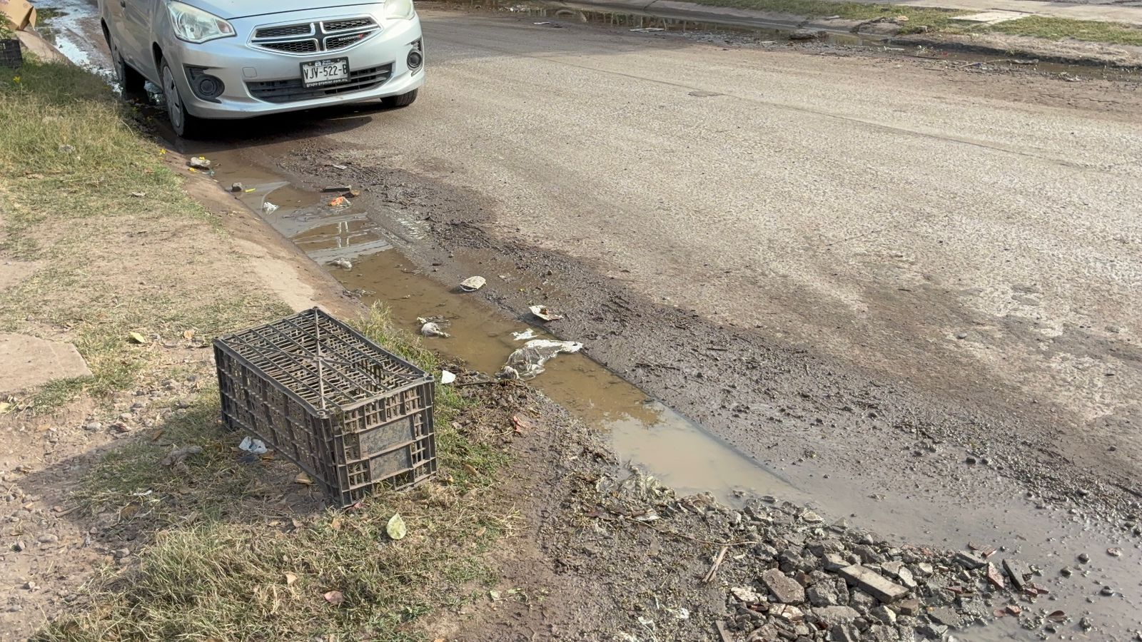 Drenaje colapsado en el fraccionamiento Virreyes, en Los Mochis