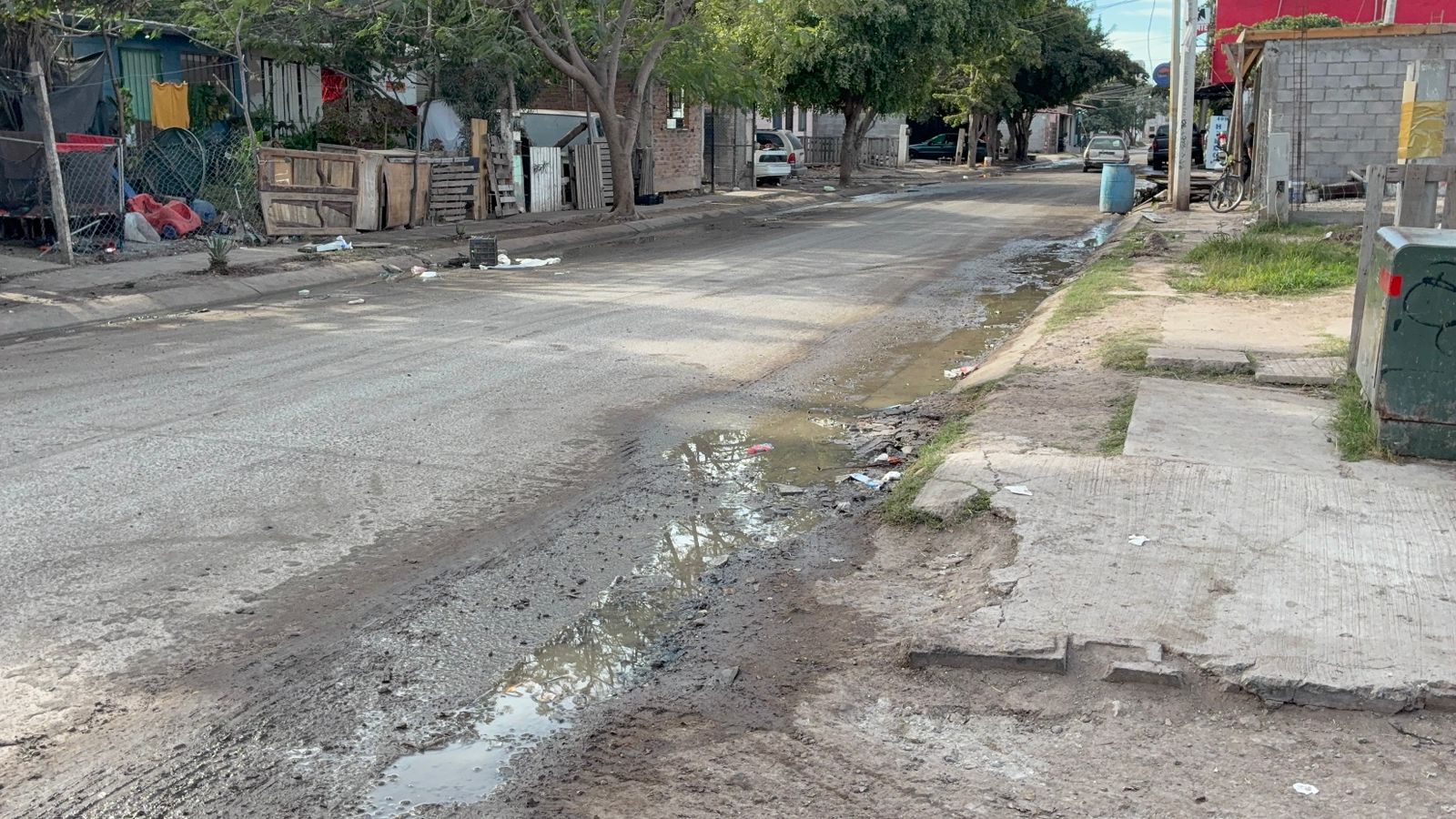 Drenaje colapsado en el fraccionamiento Virreyes, en Los Mochis