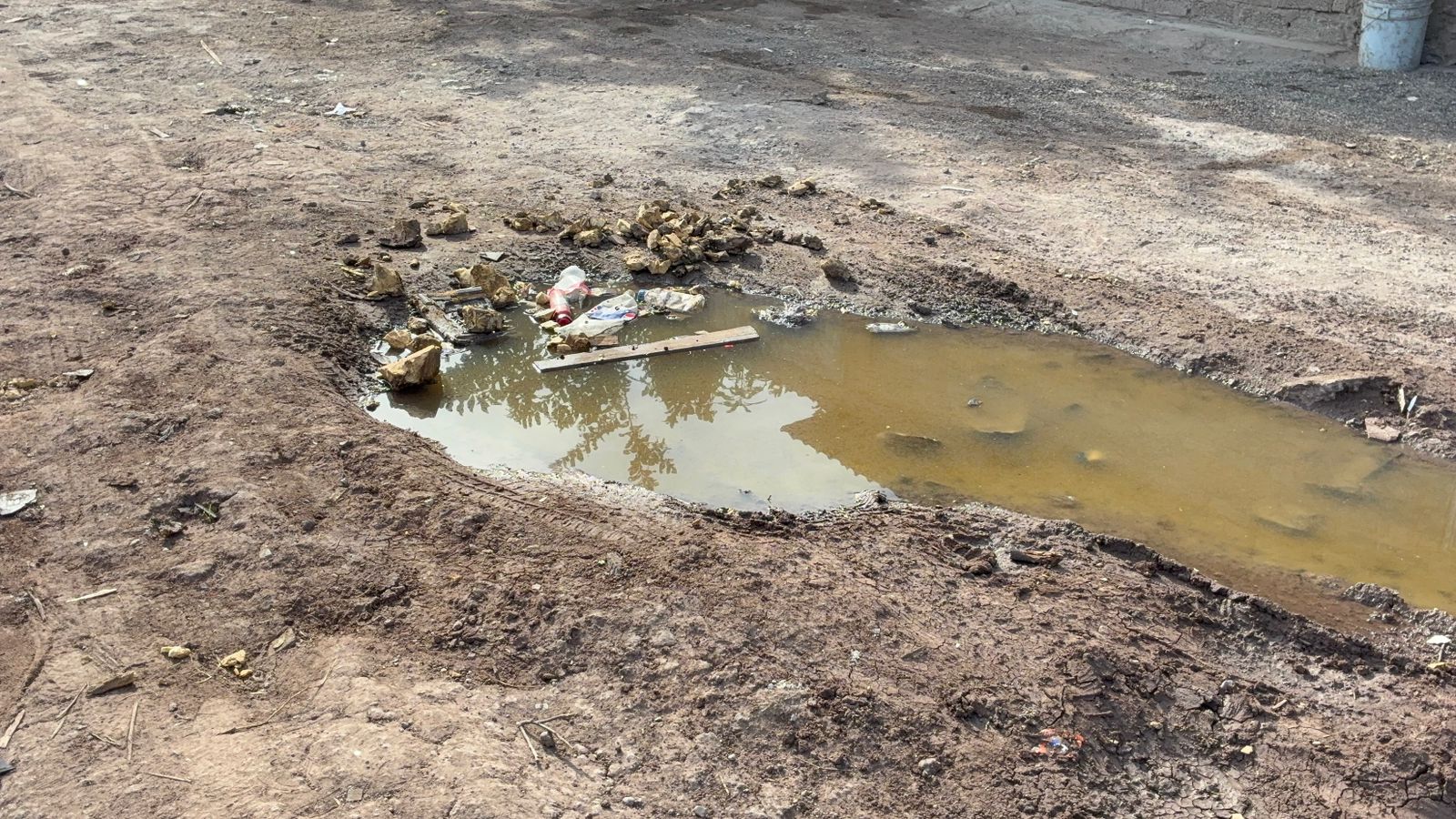Drenaje colapsado en el fraccionamiento Virreyes, en Los Mochis