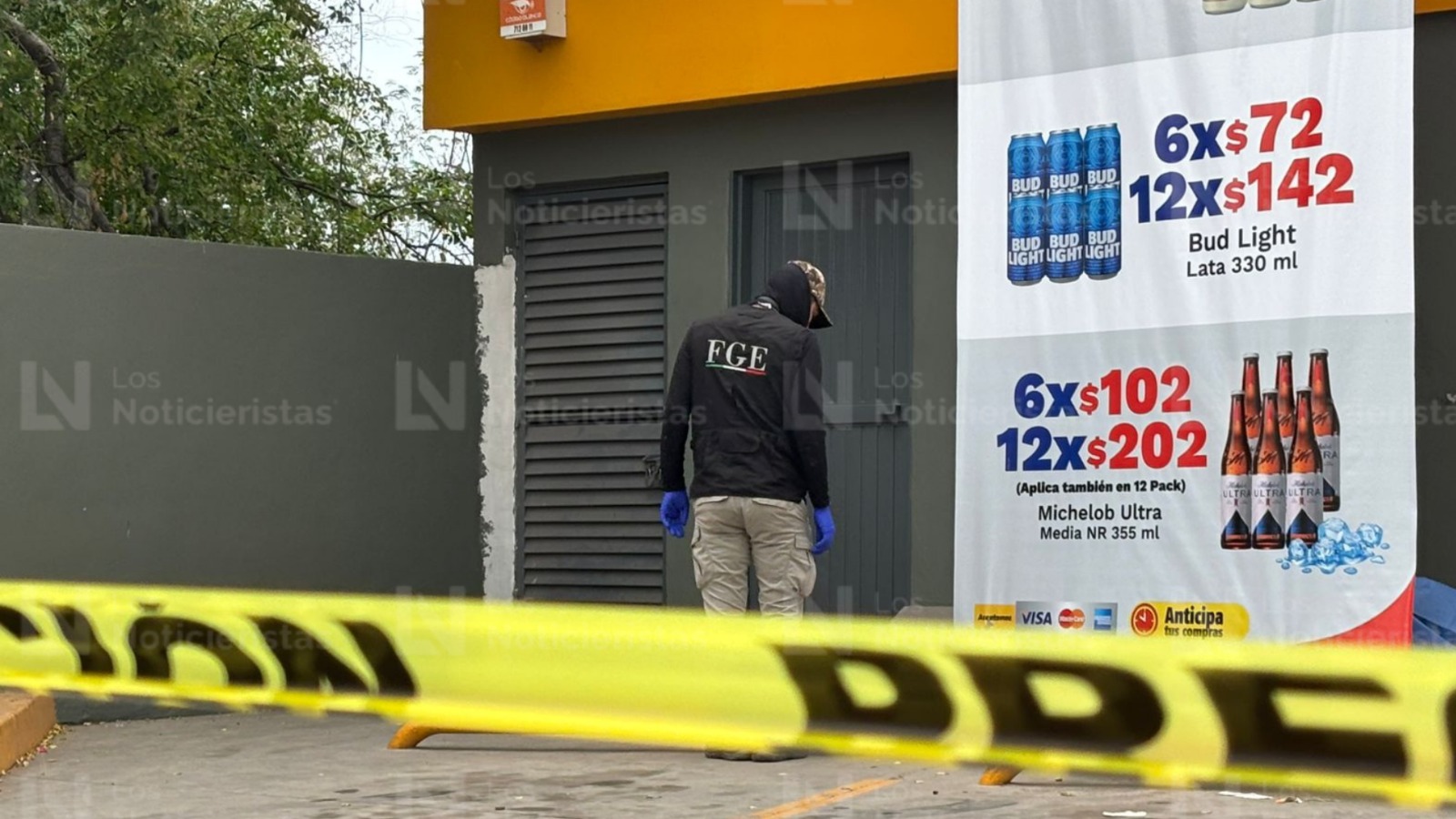 Afuera de un Oxxo ejecutan a un hombre en Bacurimí