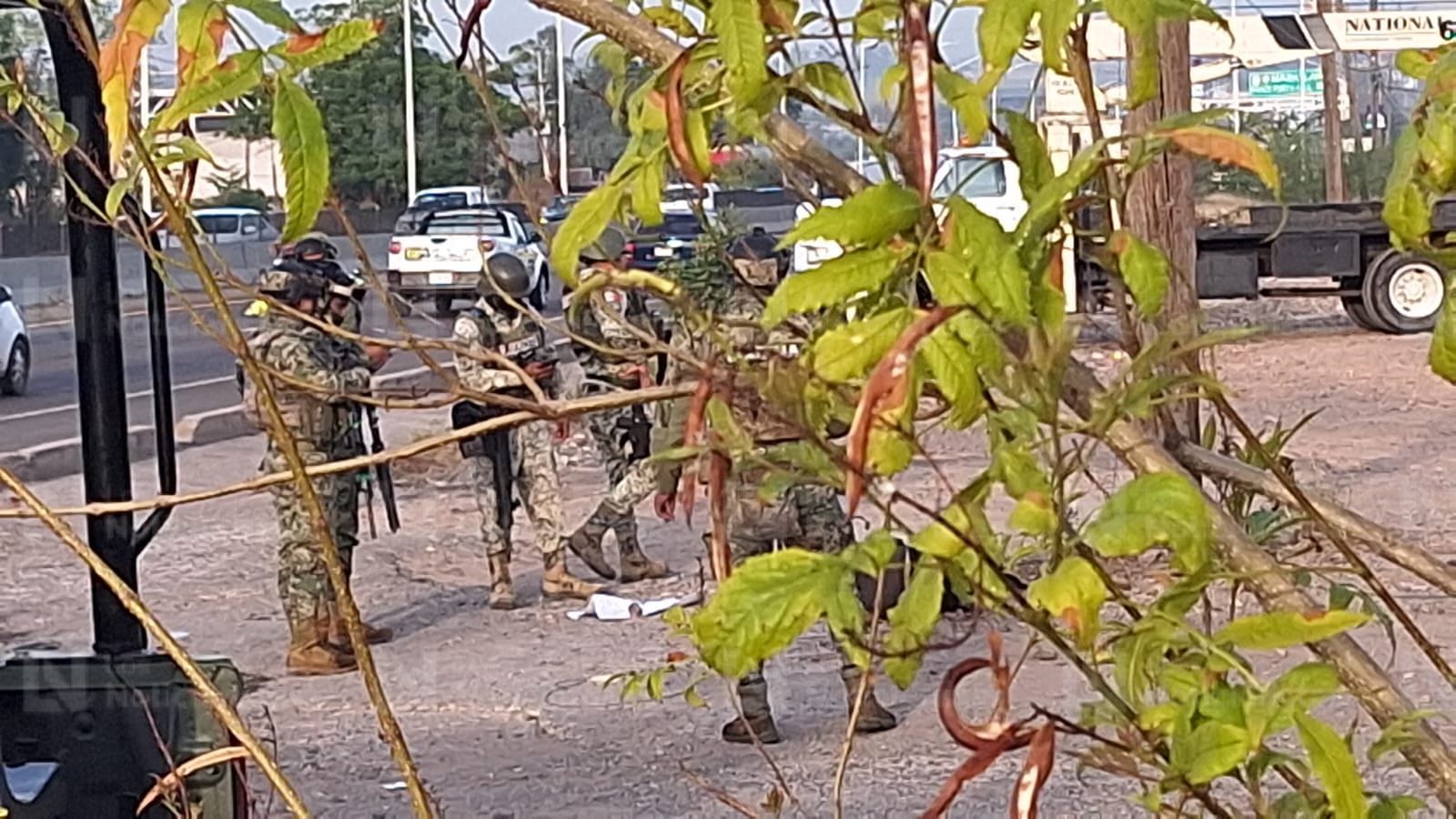 Elementos del ejercito resguarda zona donde se localiza persona ejecutada a balazos