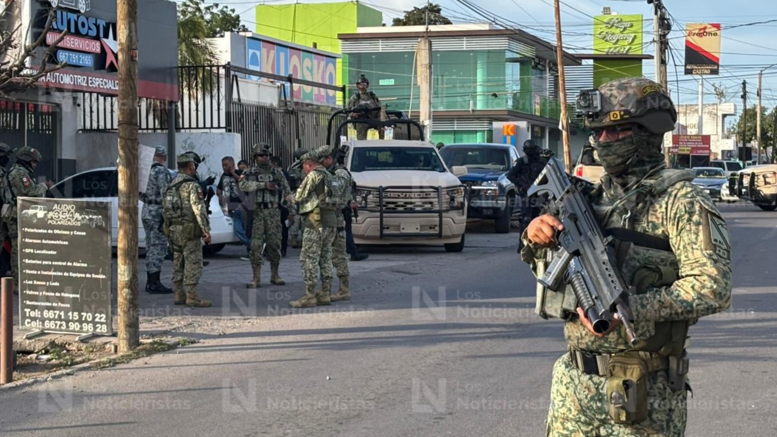 Ejecutan a un hombre en un taller de polarizados en Culiacán