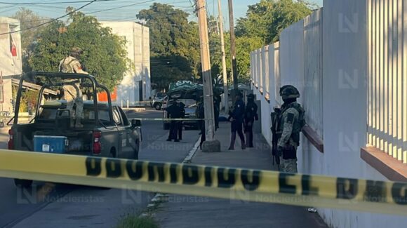 A espaldas de una cancha de futbol ejecutan a un hombre en la colonia Rafael Buelna, en Culiacán, Sinaloa
