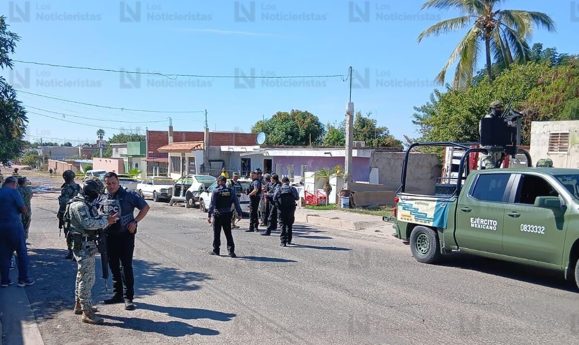 Personal de los tres niveles de gobierno resguardan zona donde asesinaron a balazos a una persona