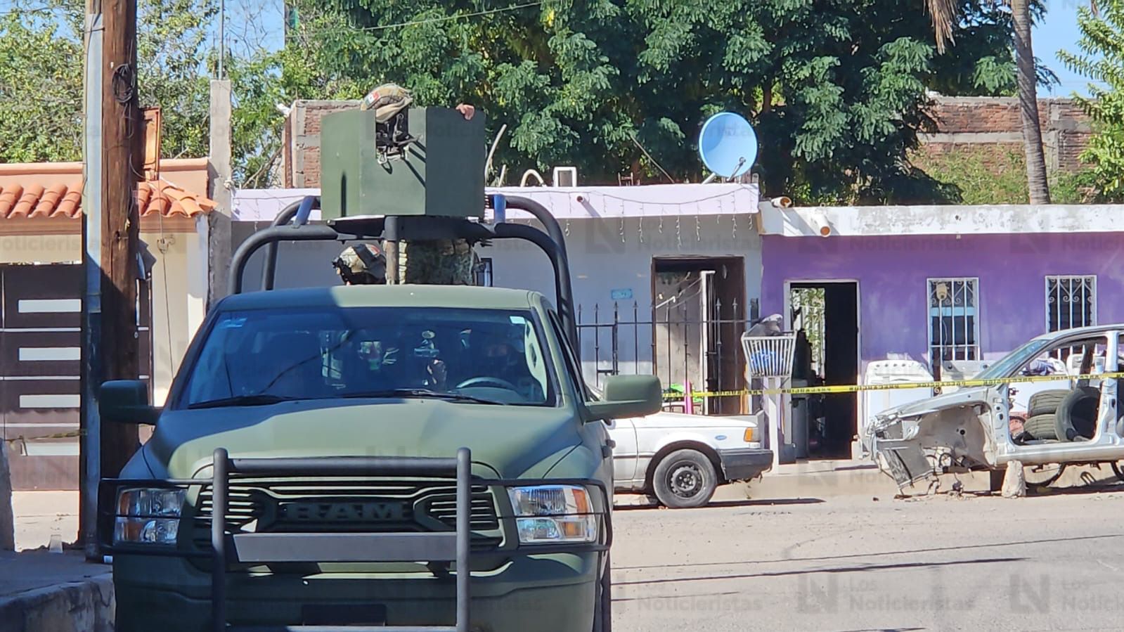 Personal militar resguardan zona donde asesinaron a balazos a una persona