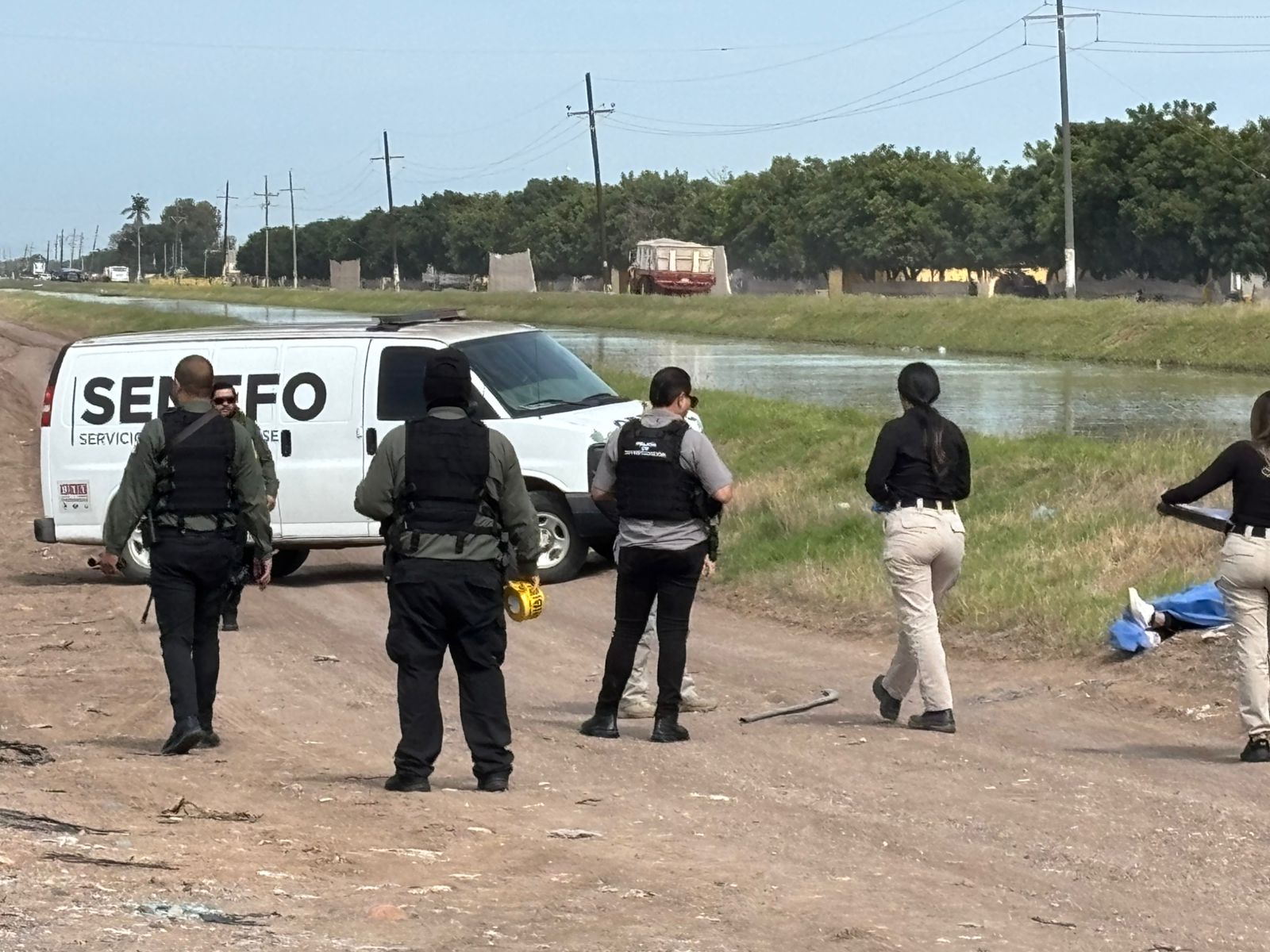 el cuerpo de una jovencita aparecio a las orillas de un canal en navolato