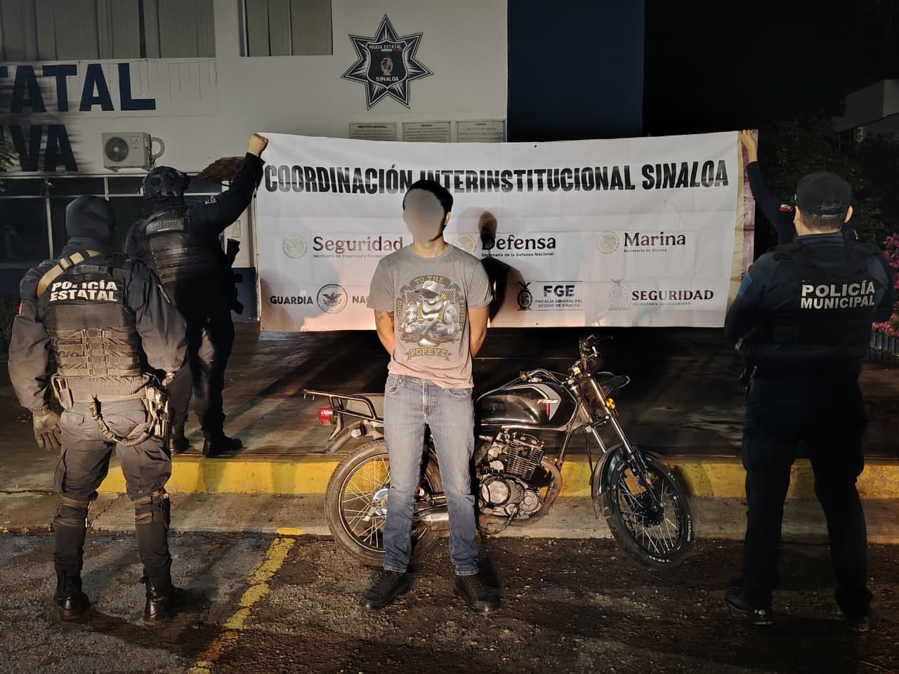 el hombre detenido ademas de la moto recuperada