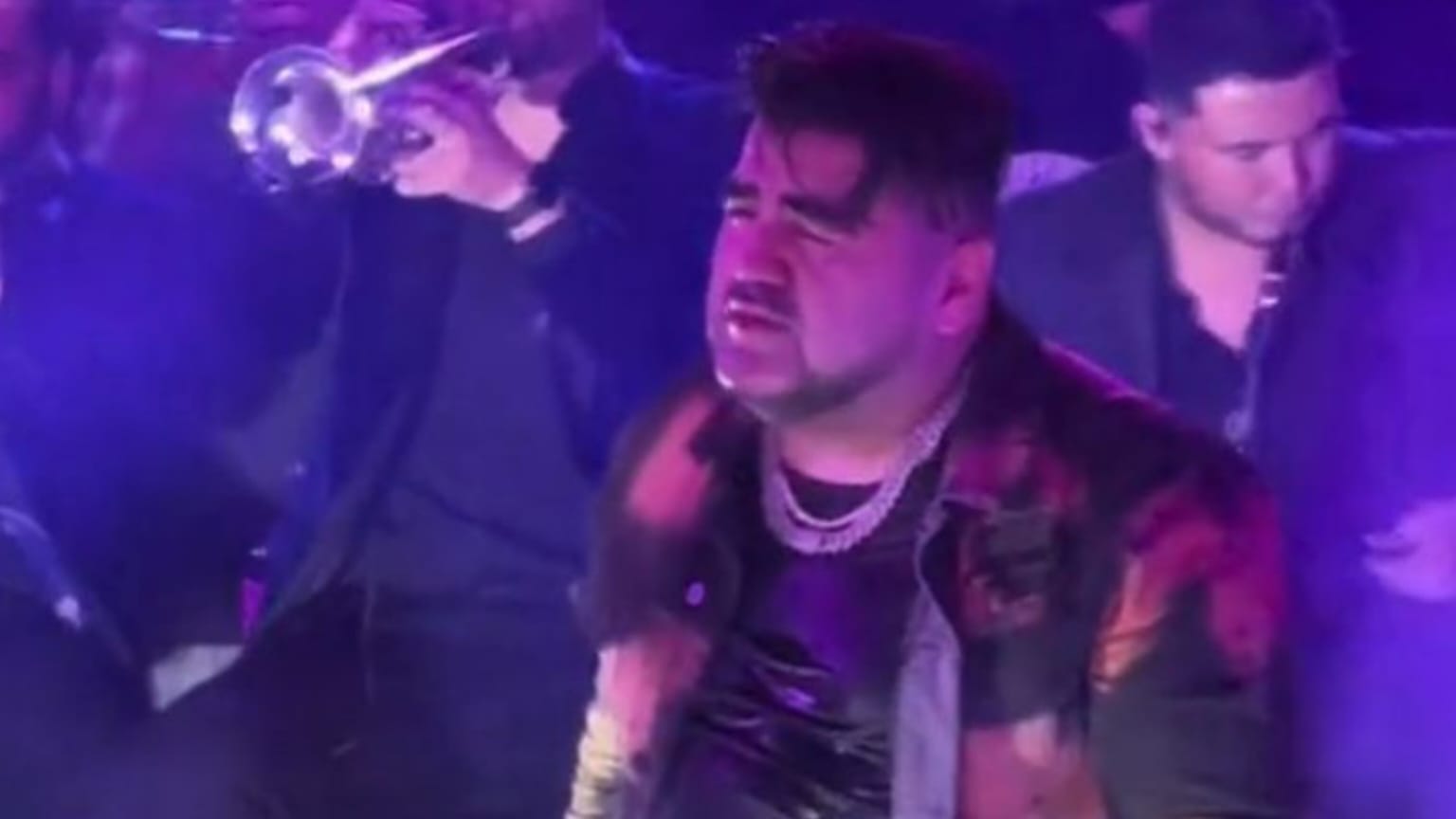 Comparan a estatua de San Judas Tadeo en Puebla con el cantante "El Mimoso"