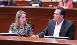 Elizabeth Montoya Ojeda y Sergio Torres Felix, diputados de MC