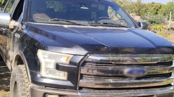 Tras enfrentamientos en Navolato, Sinaloa, aseguran autoridades siete vehículos con reporte de robo y un arma larga
