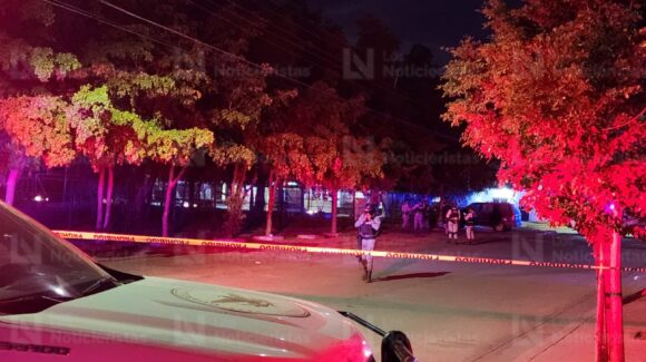 Abandonan cadáver con un mensaje en la banqueta del Centro de Barrio de la Lombardo Toledano en Culiacán, Sinaloa