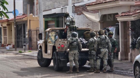 Autoridades confirman 4 detenidos, armas largas, equipo táctico y un vehículo tras enfrentamiento y persecución en Terranova, Culiacán