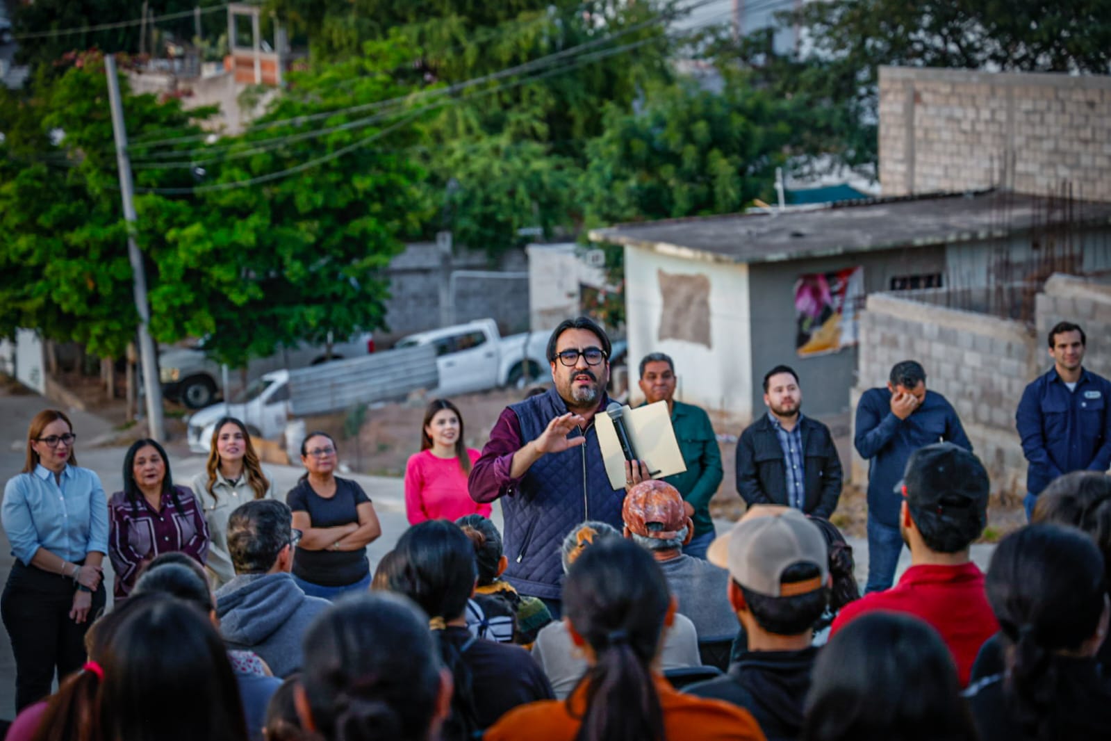 Alcalde de Culiacán entrega calles pavimentadas en colonia Francisco Alarcón Frogoso