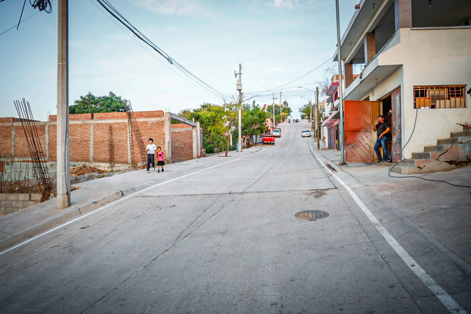 Entregan calle pavimentada en colonia Francisco Alarcón Fragoso, en Culiacán