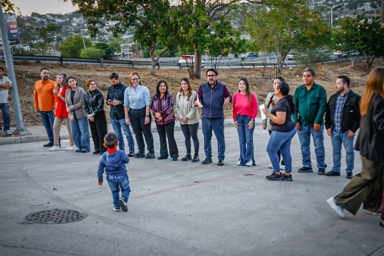 Alcalde de Culiacán entrega calles pavimentadas en colonia Francisco Alarcón Frogoso