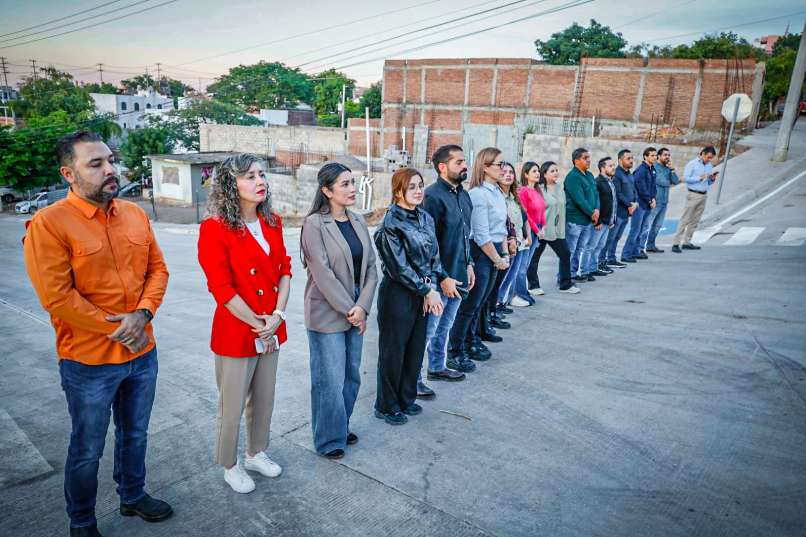 Alcalde de Culiacán entrega calles pavimentadas en colonia Francisco Alarcón Frogoso
