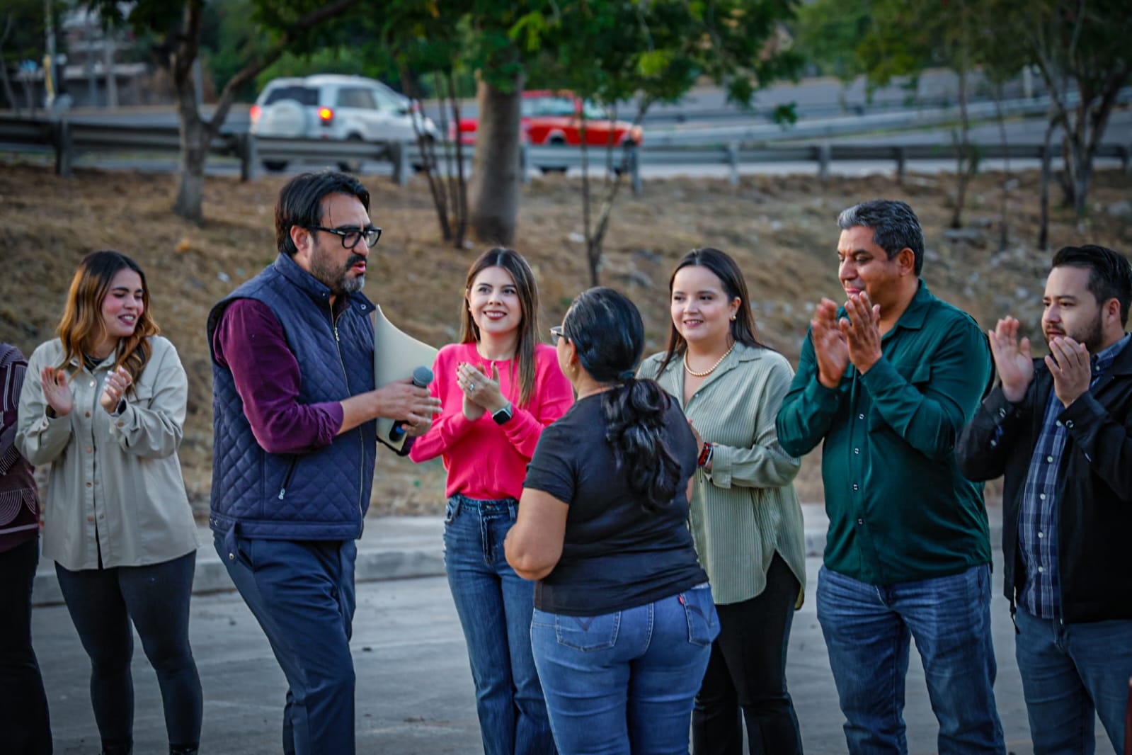 Alcalde de Culiacán entrega calles pavimentadas en colonia Francisco Alarcón Frogoso