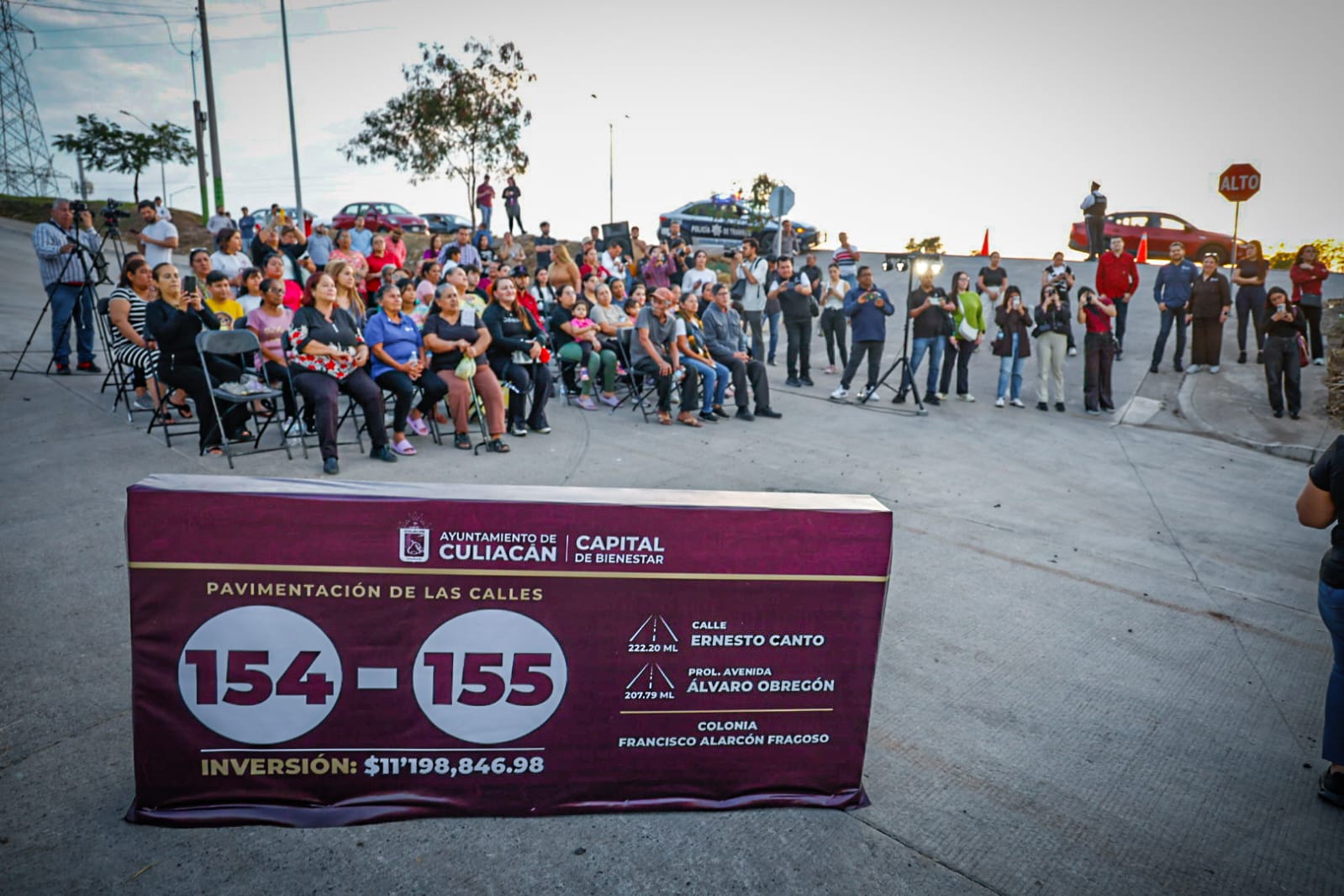 Alcalde de Culiacán entrega calles pavimentadas en colonia Francisco Alarcón Frogoso