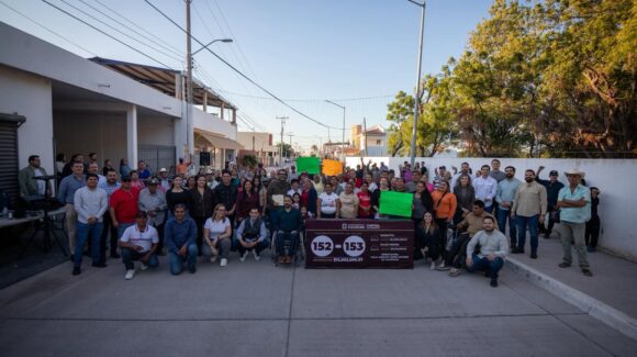 Alcalde Juan de Dios Gámez entrega viviendas y pavimentaciones en El Tamarindo, Culiacán
