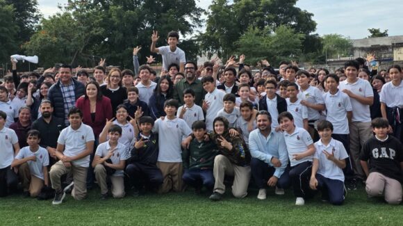 Gámez Mendívil cumple su promesa y entrega cancha de pasto sintético en la Escuela Secundaria General número 4
