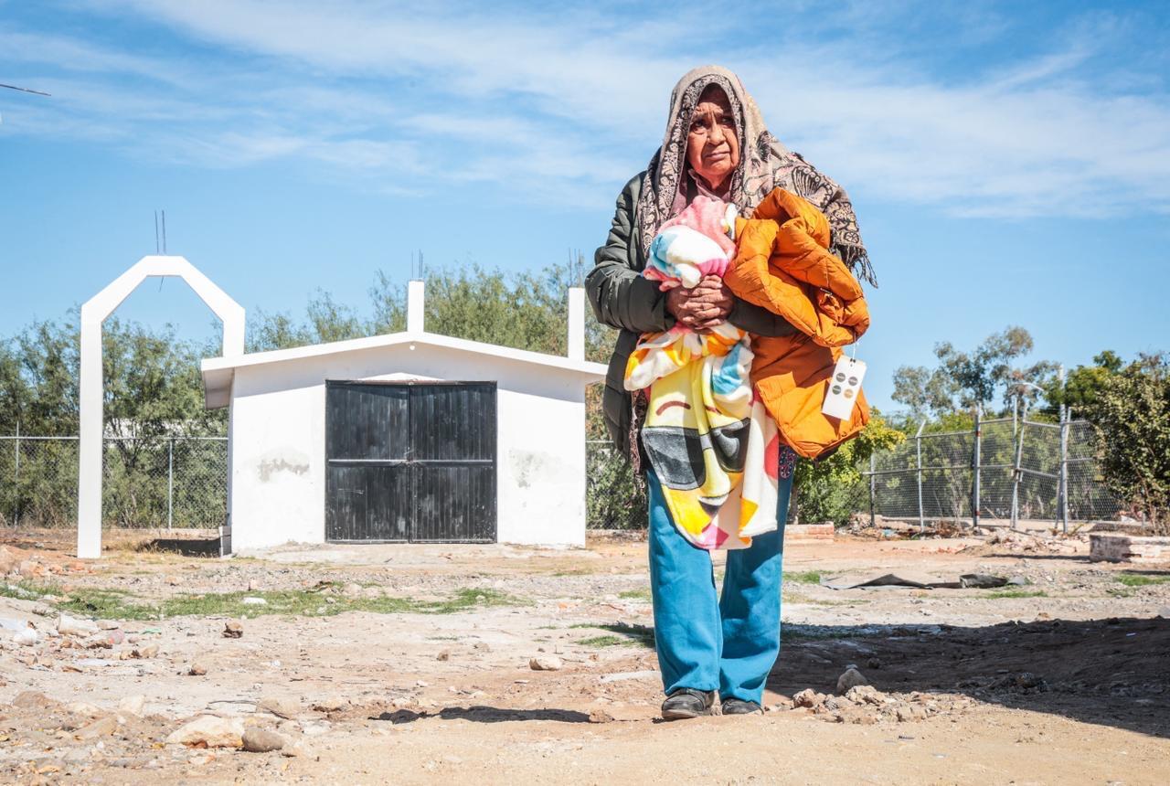 entrega gobierno de sinaloa chamarras y cobijas calientitas a familias serranas de ahome