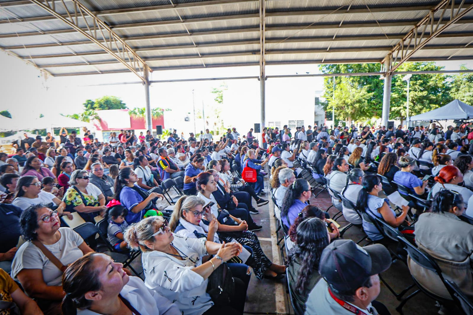 Entregan Rocha y Gámez Mendívil 900 apoyos para pequeños comerciantes