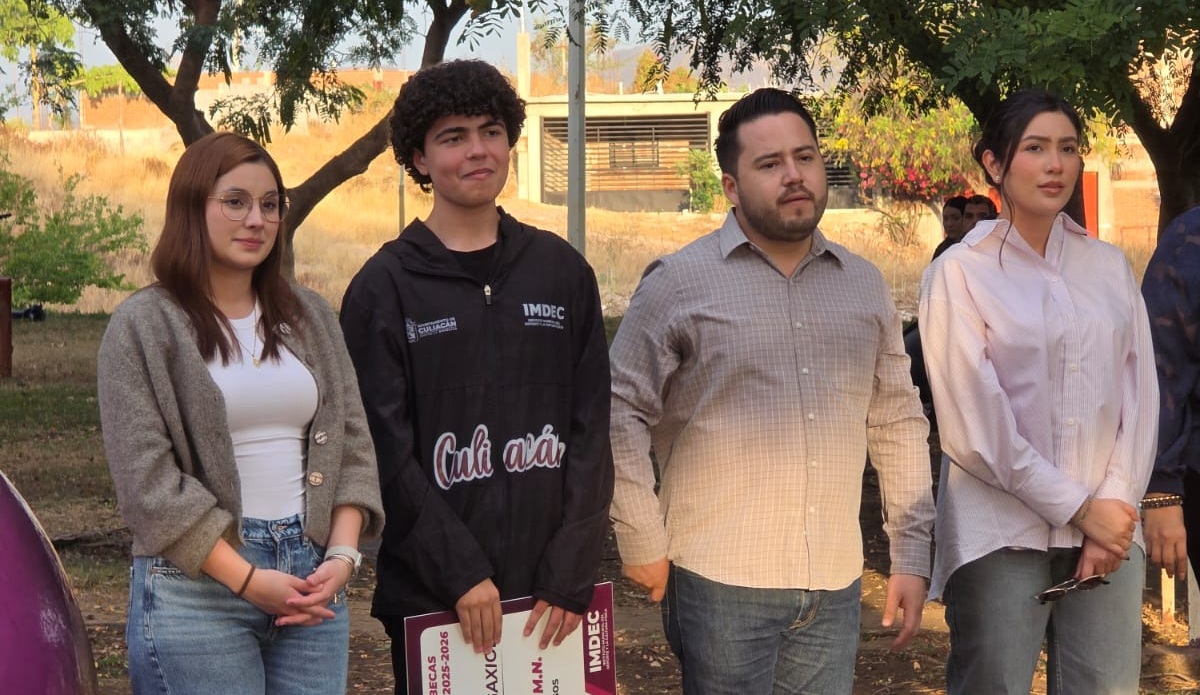 Entregan becas a atletas paralímpicos y convencionales en Culiacán