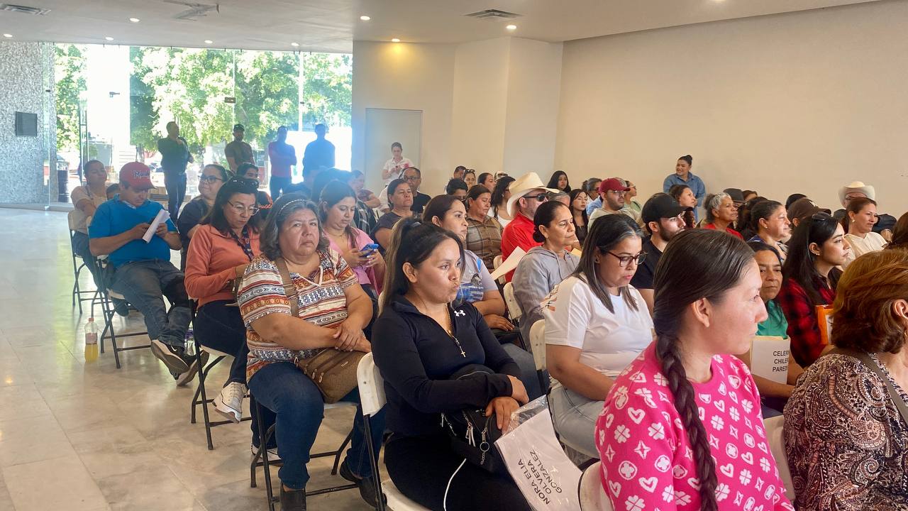 Entregan equipamiento a tianguistas en Guasave