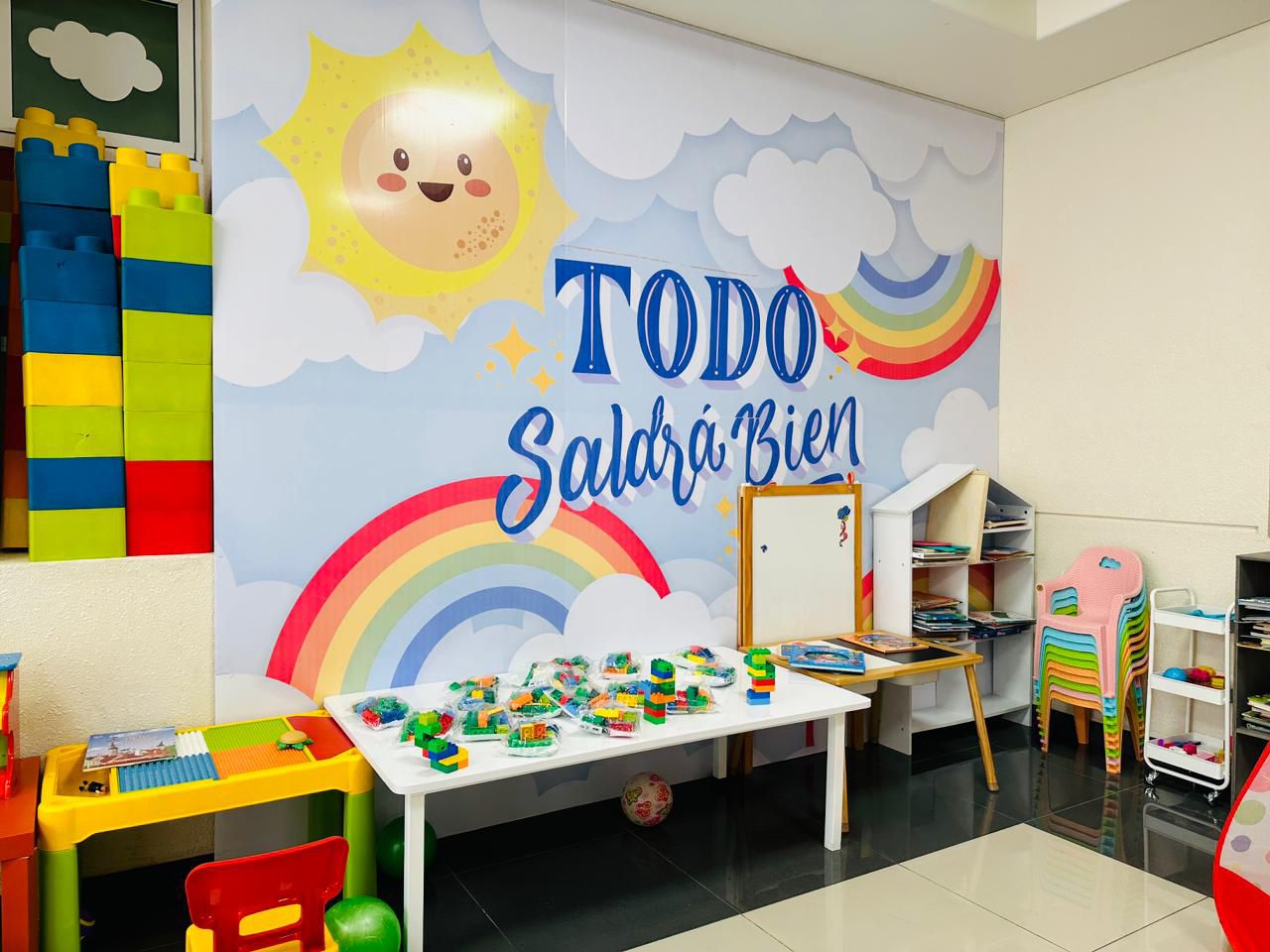 Entregan legos en el Hospital Pediátrico de Sinaloa