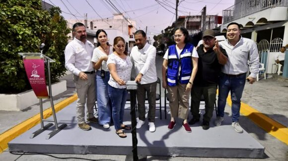 ‘Mazatlán Brilla’, entregan 78 luminarias LED en colonias Obrera, Huertos Familiares y María Antonieta del puerto sinaloense