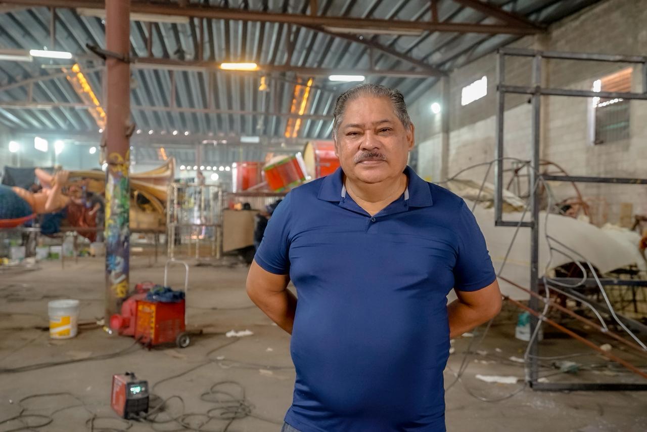 Equipo creativo de carros alegóricos para el Carnaval de Mazatlán