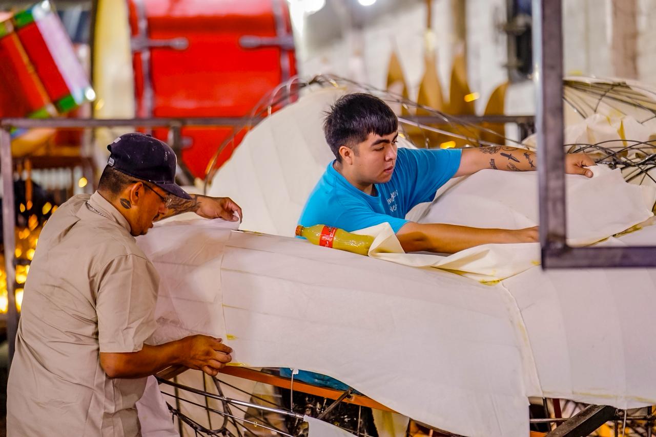 Equipo creativo de carros alegóricos para el Carnaval de Mazatlán