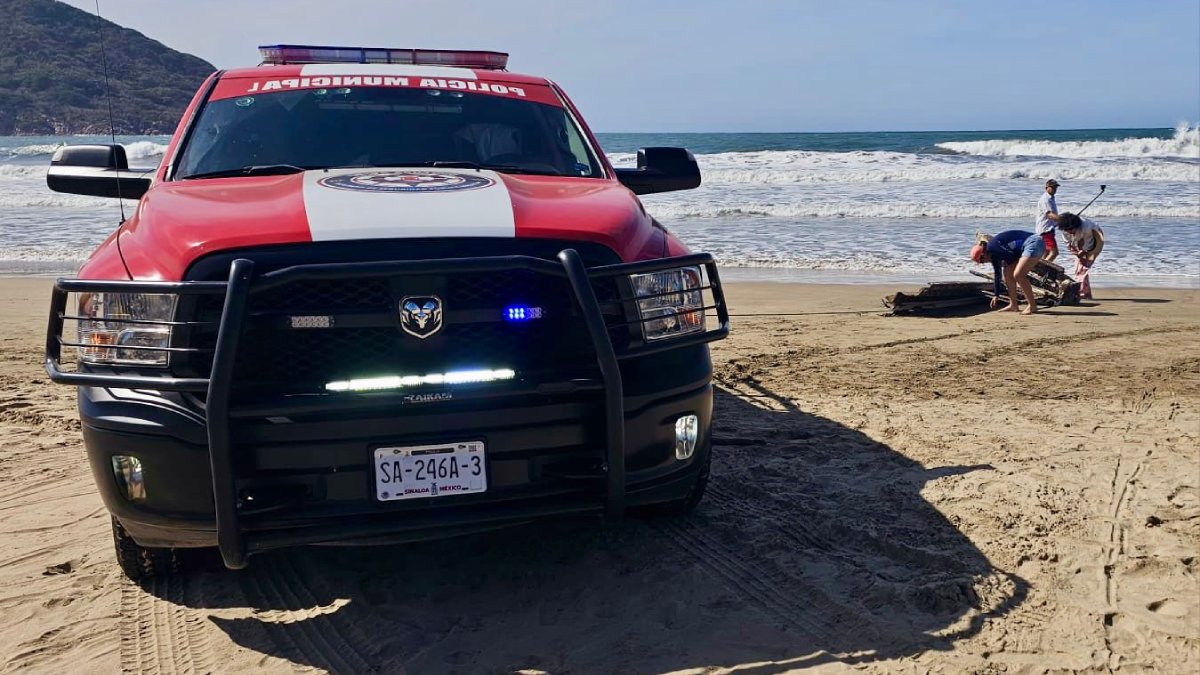 escuadran de salvamento acuatico de mazatlan al reportar de hundimiento de barco