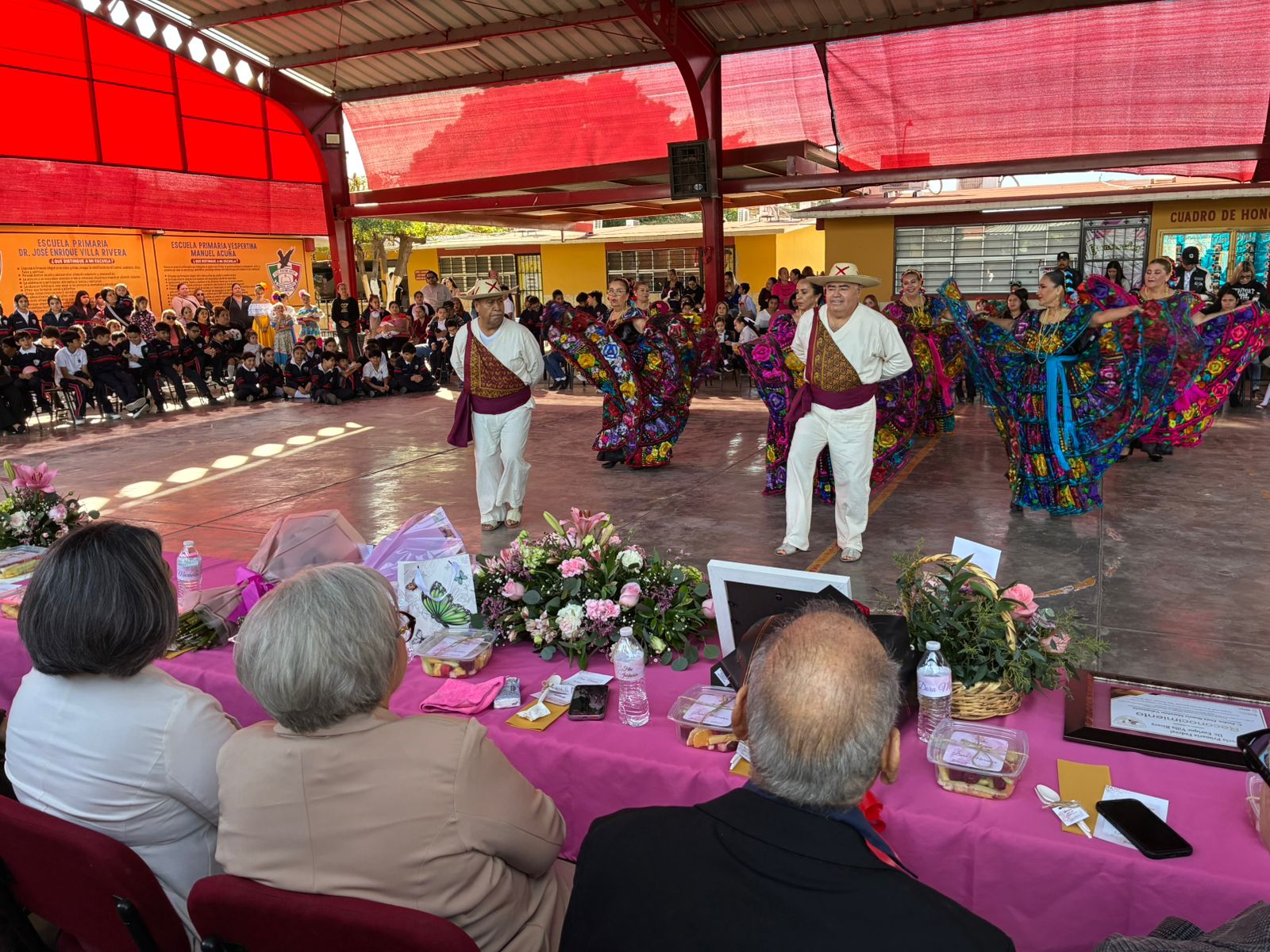 Homenaje a la maestra Dora Marañón