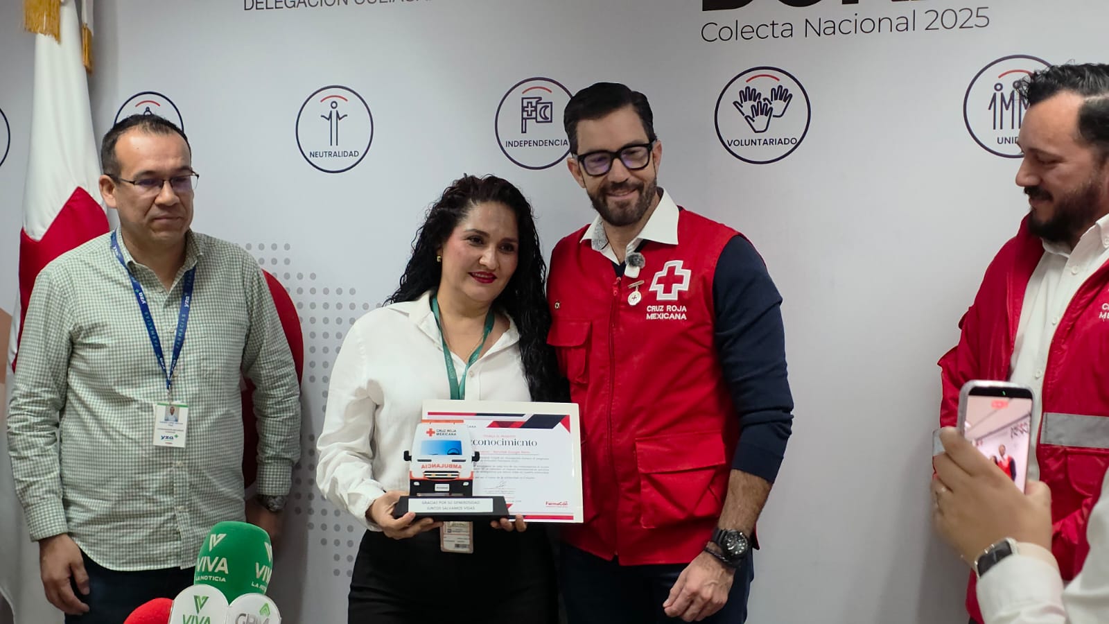 FarmaCon entrega cheque por campaña de redondeo a Cruz Roja Culiacán