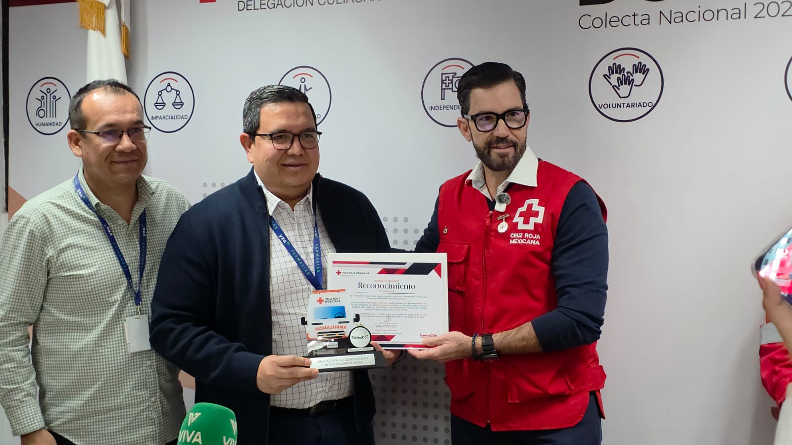 FarmaCon entrega cheque por campaña de redondeo a Cruz Roja Culiacán