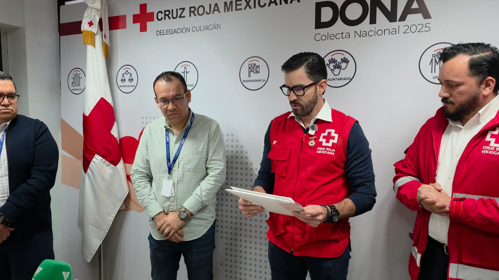 FarmaCon entrega cheque por campaña de redondeo a Cruz Roja Culiacán