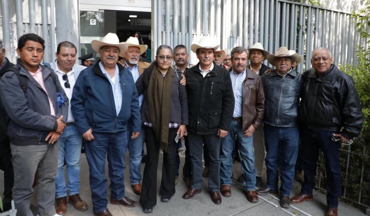 Frente Nacional para el Rescate del Campo Mexicano afuera de las oficinas de Agricultura federal en la CDMX
