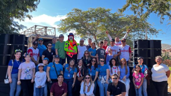 Fundación Grupo Alerta regala sonrisas y esperanza en el Día de Reyes en Mazatlán, Sinaloa