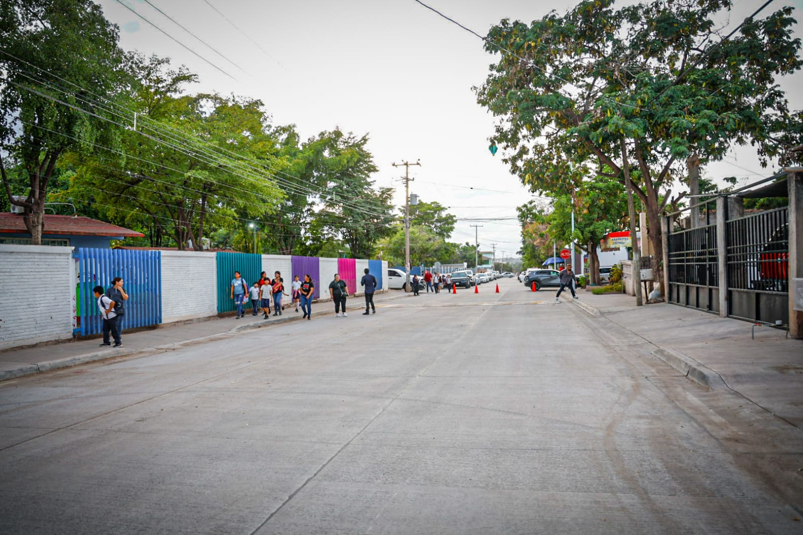 Gámez Mendívil entrega calle pavimentada en la Col. Antonio Toledo Corro, en Culiacán