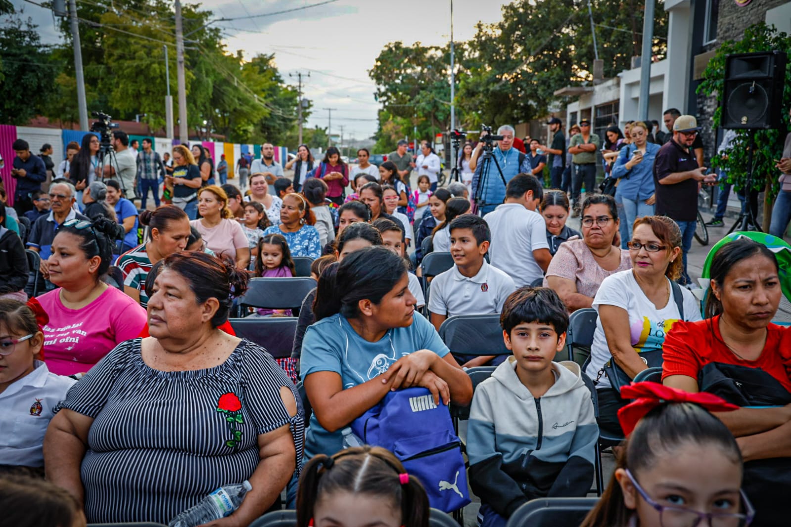 Gámez Mendívil entrega calle pavimentada en la Col. Antonio Toledo Corro, en Culiacán