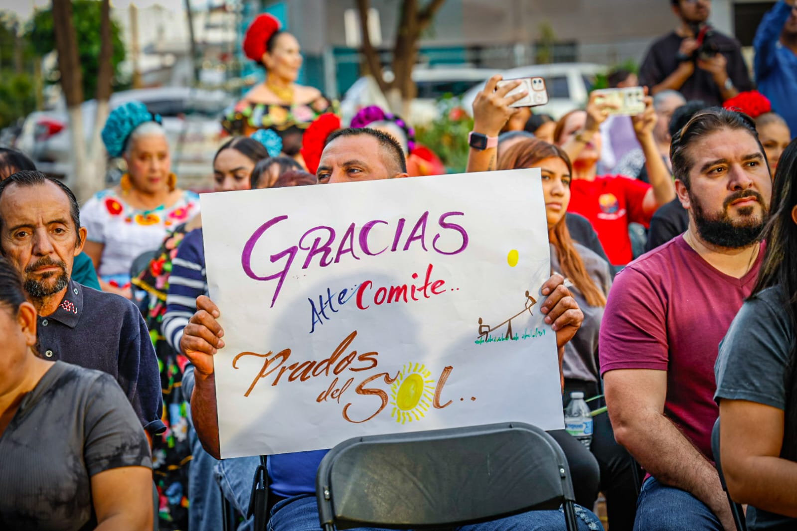Gámez Mendívil se reúne con habitantes de Prados del Sol, en Culiacán, Sin.