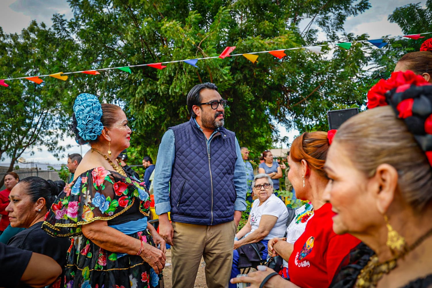 Gámez Mendívil se reúne con habitantes de Prados del Sol, en Culiacán, Sin.